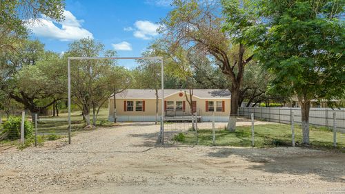 823 County Road 6850, Lytle, TX, 78052 | Card Image
