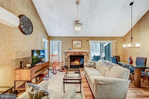 42 Alpine, Lake Harmony, PA, 18624 | Card Image