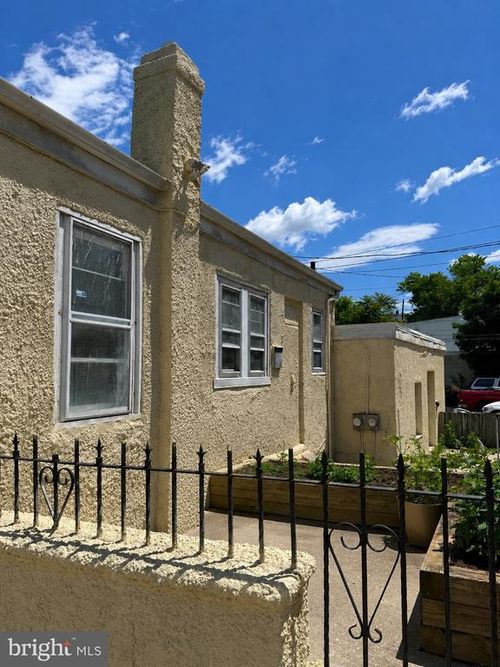 301 Violet St, NORRISTOWN, PA, 19401-5142 | Card Image