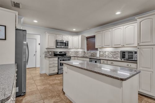 213 King Arthur Dr, Weatherford, TX, 76086-5924 | Card Image