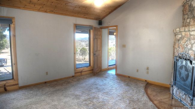 457 N Tomahawk Way, House other with 4 bedrooms, 3 bathrooms and null parking in Concan TX | Image 21
