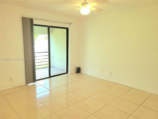 APT-223 - 2318 S Cypress Bend Dr, Condo with 1 bedrooms, 2 bathrooms and null parking in Pompano Beach FL | Image 6