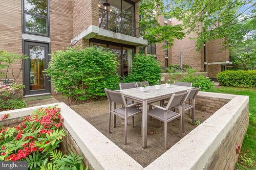1690 Chimney House Rd, Reston, VA, 20190-4302 | Card Image