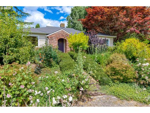 8285 Sw Parrway Dr, Portland, OR, 97225 | Card Image