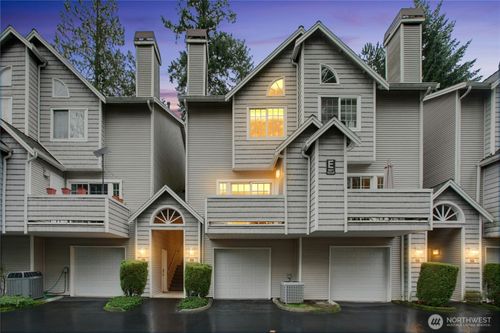 e4-601 12th Ave Nw, Issaquah, WA, 98027-2668 | Card Image