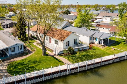 1561 N Starboard Ave, Port Clinton, OH, 43452-3629 | Card Image