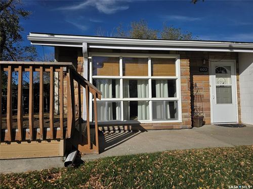 602 1st Ave Ne, Swift Current, SK, S9H2B9 | Card Image
