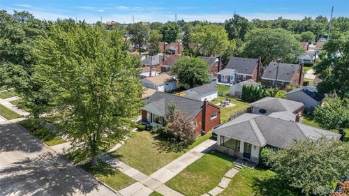 16746 Juliana Ave, Eastpointe, MI, 48021-3010 | Card Image