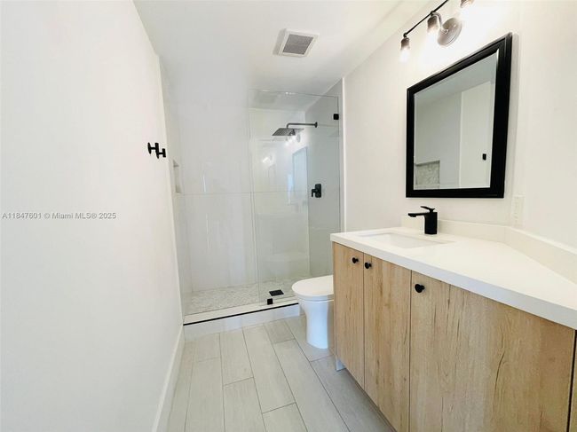 APT-802 - 5085 Nw 7 Th St, Home with 2 bedrooms, 2 bathrooms and null parking in Miami FL | Image 10