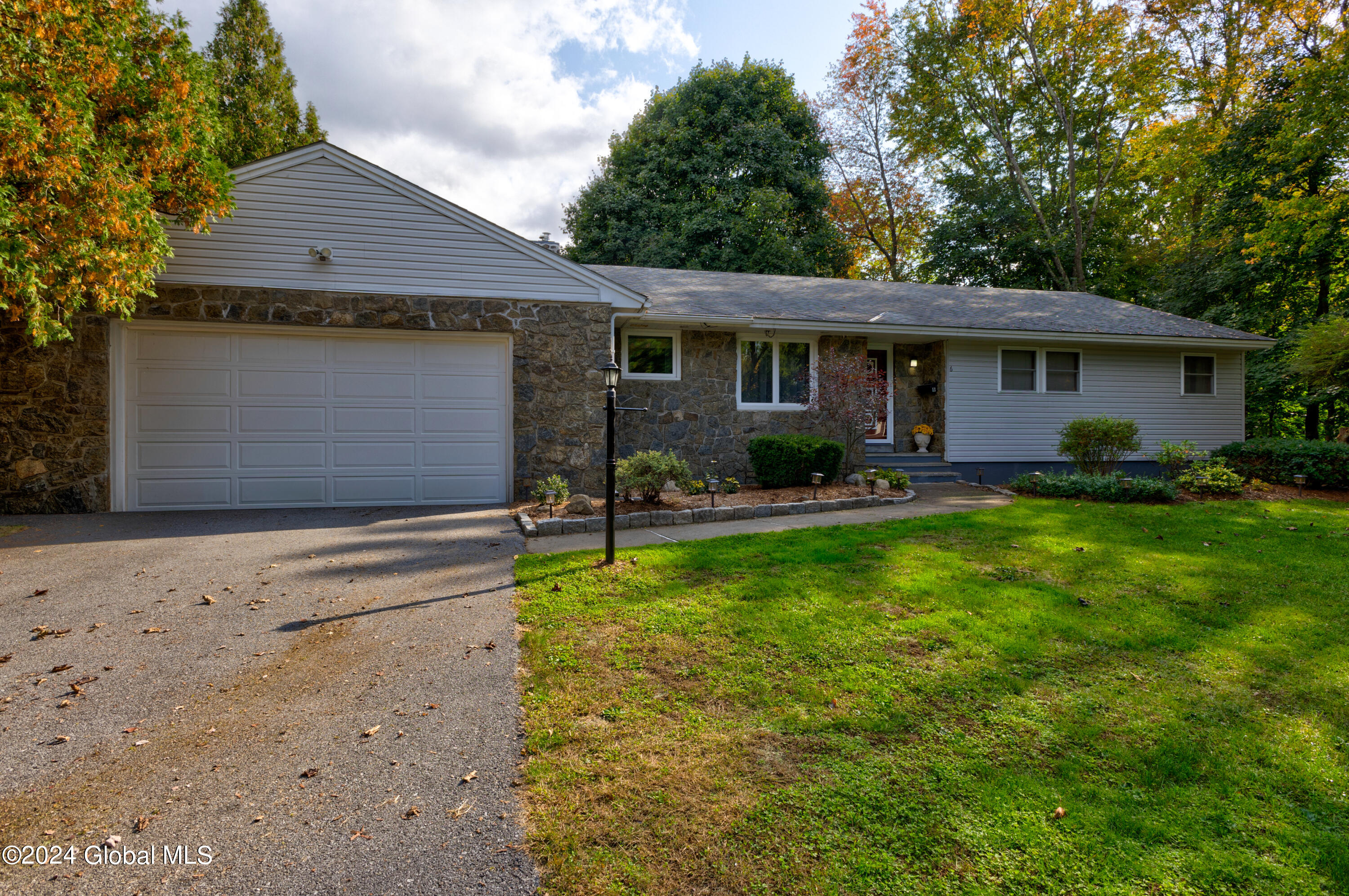 Queensbury Pl, Queensbury, NY 12804