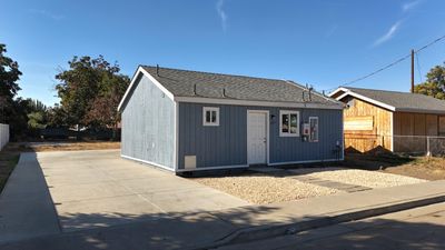 227 S Magnolia Avenue, House other with 2 bedrooms, 2 bathrooms and null parking in Farmersville CA | Image 3