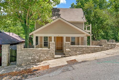 4 Douglas St, Eureka Springs, AR, 72632-3416 | Card Image