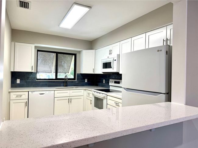 98 - 5138 Willow Links, Condo with 2 bedrooms, 2 bathrooms and null parking in SARASOTA FL | Image 13