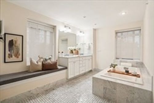 apt-b811-20 Chapel St, Brookline, MA, 02446-7482 | Card Image