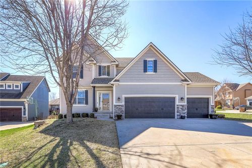 1305 Ashdown Cir, Raymore, MO, 64083-7120 | Card Image