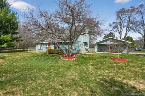 4990 Shepper Rd, Stockbridge, MI, 49285-9461 | Card Image