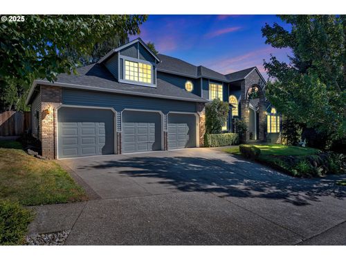 2250 River Heights Cir, West Linn, OR, 97068-4052 | Card Image