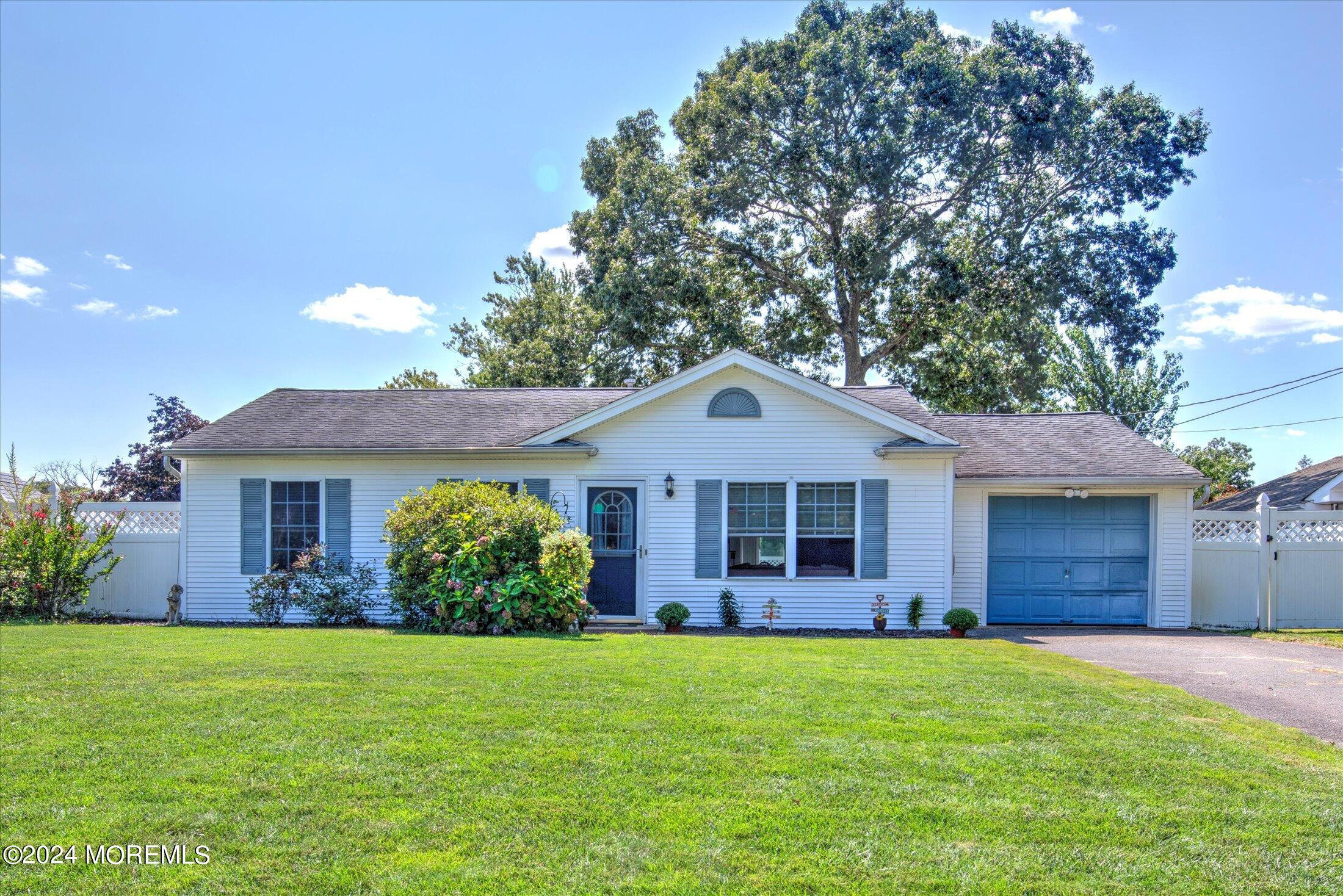 Lawrence Dr, Lanoka Harbor, NJ 08734