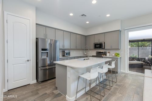 3045 N 37th Way, Phoenix, AZ, 85018-4084 | Card Image