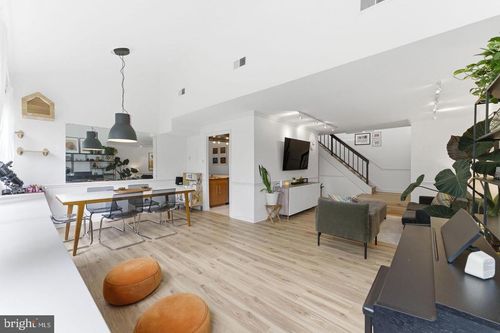 337-11260 Chestnut Grove Sq, RESTON, VA, 20190-5150 | Card Image