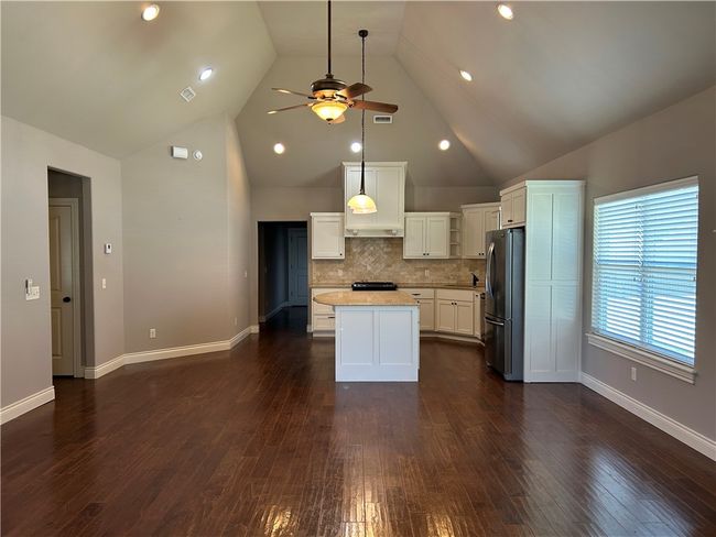 spacious open plan | Image 5
