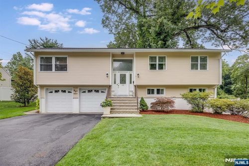 260 Elm St, Oradell, NJ, 07649-2216 | Card Image