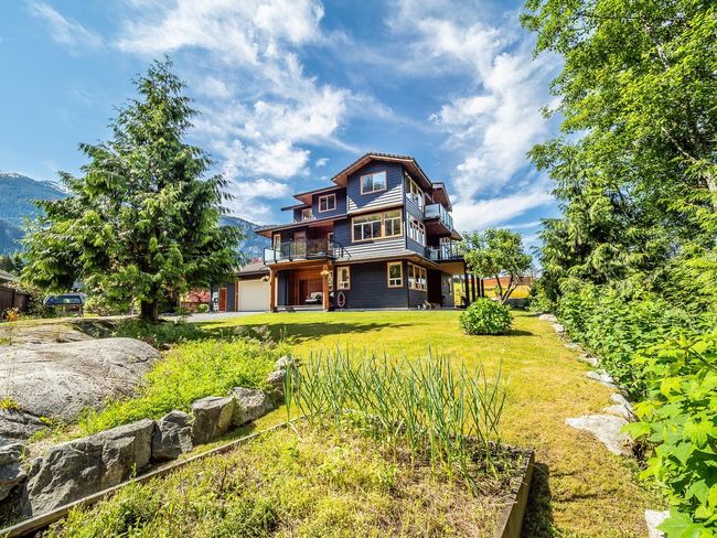 1011 Panorama Place, House other with 4 bedrooms, 3 bathrooms and 5 parking in Squamish BC | Image 22