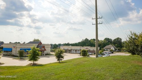 5076 Lakeland Dr, Flowood, MS, 39232-8900 | Card Image