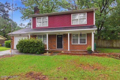 208 Greenbriar Dr, Jacksonville, NC, 28546-7207 | Card Image