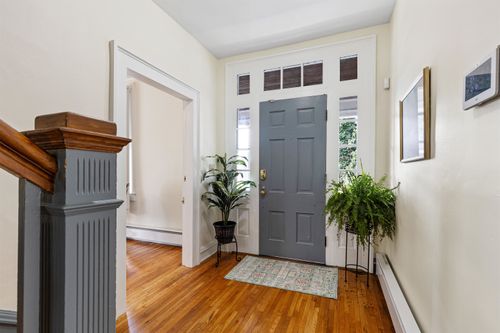 501 W Frederick St, STAUNTON, VA, 24401-3333 | Card Image