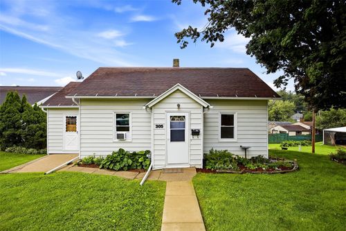 305 E Pine St, Anamosa, IA, 52205-1317 | Card Image