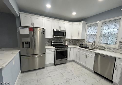 190 Green St, Woodbridge, NJ, 07095-2134 | Card Image