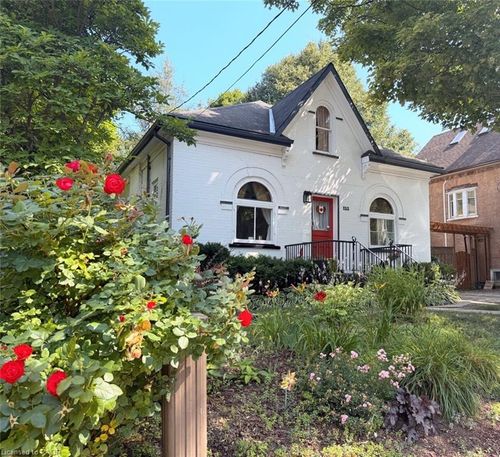 133 David St, Kitchener, ON, N2G1Y1 | Card Image