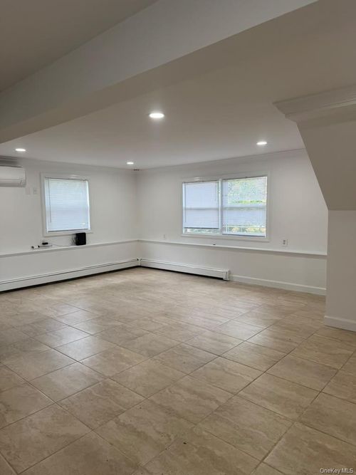 66 Port Avenue, Islip, NY, 11779 | Card Image