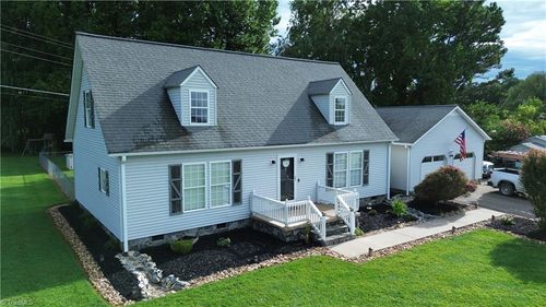 2769 Poplar Springs Rd, State Road, NC, 28676-9316 | Card Image