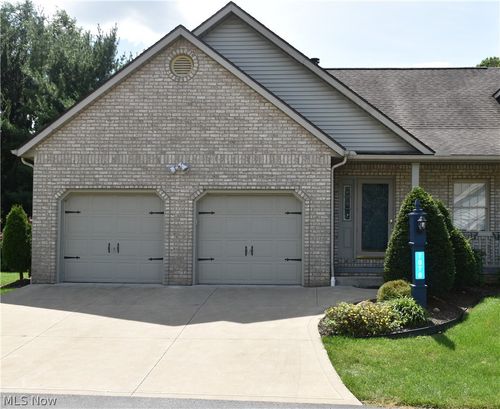 7070 Bentley Ct Nw, Massillon, OH, 44646-7204 | Card Image