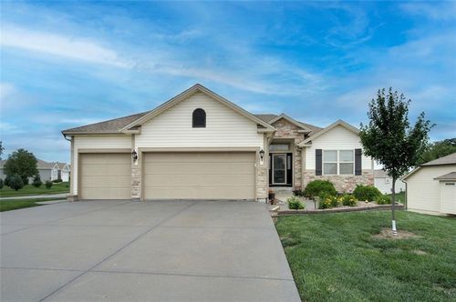 13305 N Copper Ridge Dr, Platte City, MO, 64079-8137 | Card Image