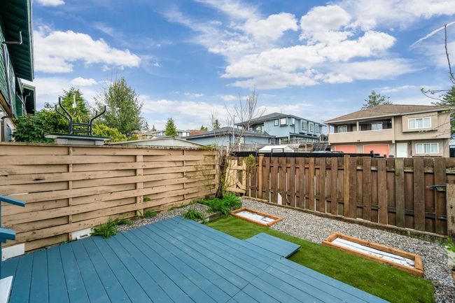 7470 13 Th Avenue, Townhouse with 3 bedrooms, 2 bathrooms and 1 parking in Burnaby BC | Image 18