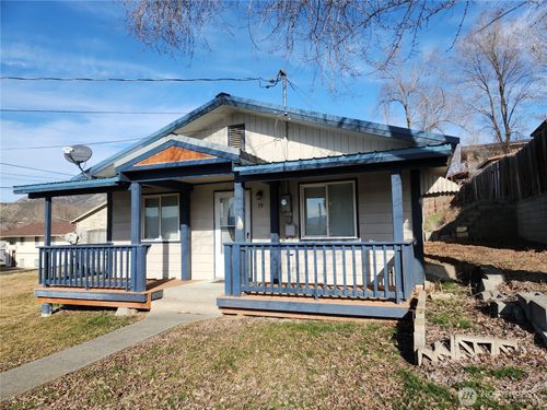 19 1st Street E, Tonasket, WA, 98855 | Card Image