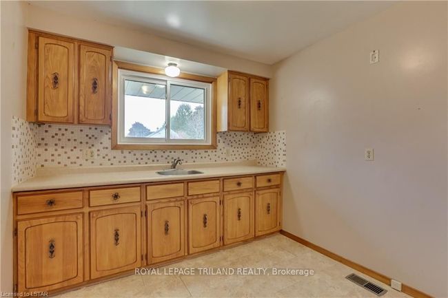 353A Manitoba St, House attached with 2 bedrooms, 0 bathrooms and 1 parking in London ON | Image 7