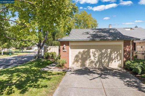 656 St Ives Ct, Walnut Creek, CA, 94598-2221 | Card Image