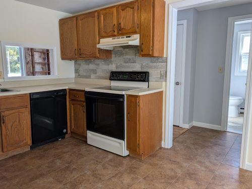 2-165 Bunker Hill Ave, Stratham, NH, 03885-2436 | Card Image