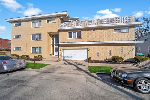 2se-8701 S Sacramento Ave, Evergreen Park, IL, 60805-1035 | Card Image