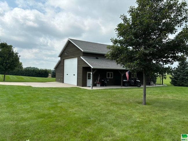 925 Sunrise Trl, House other with 5 bedrooms, 3 bathrooms and null parking in Sioux Center IA | Image 42