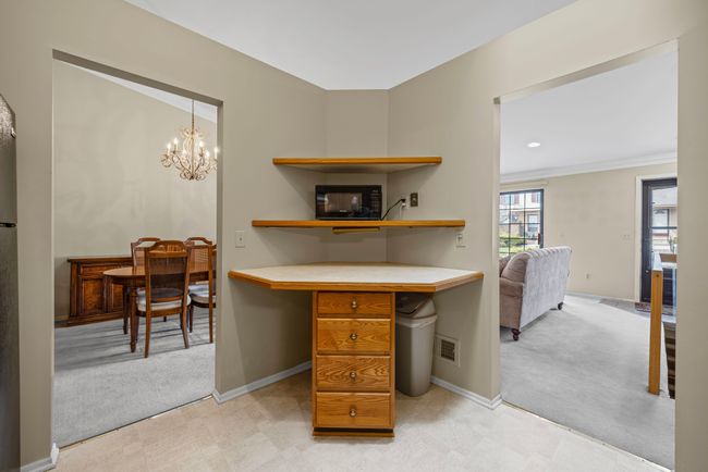 38906 Country Cir, Condo with 2 bedrooms, 3 bathrooms and null parking in Farmington Hills MI | Image 13
