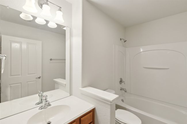 Bathroom - guest | Image 16