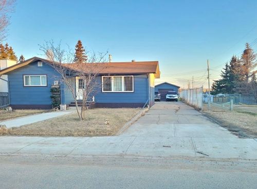 9229 108 Avenue, Grande Prairie, AB, T8V3X1 | Card Image