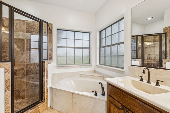 The perfect spot to soak away the stress of your day! | Image 22
