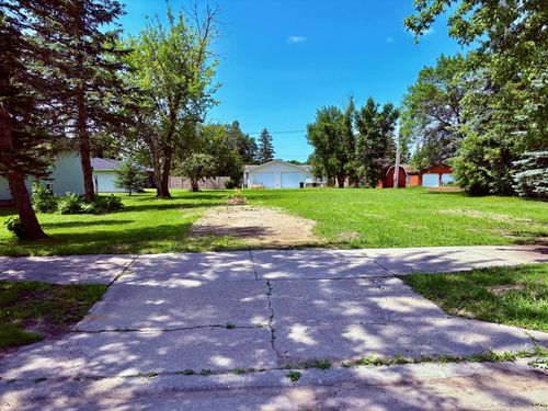 515 Main Ave S, Baudette, MN, 56623-2882 | Card Image