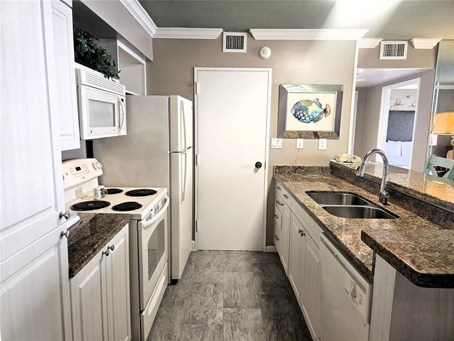 Living-Dining-Kitchen w/ Breakfast Bar | Image 5